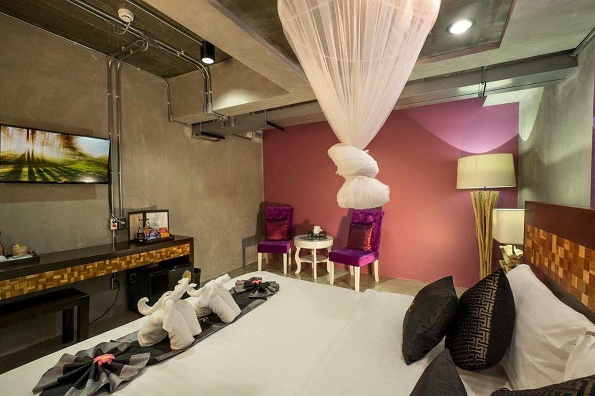 Отель Thapae Loft Чиангмай Экстерьер фото