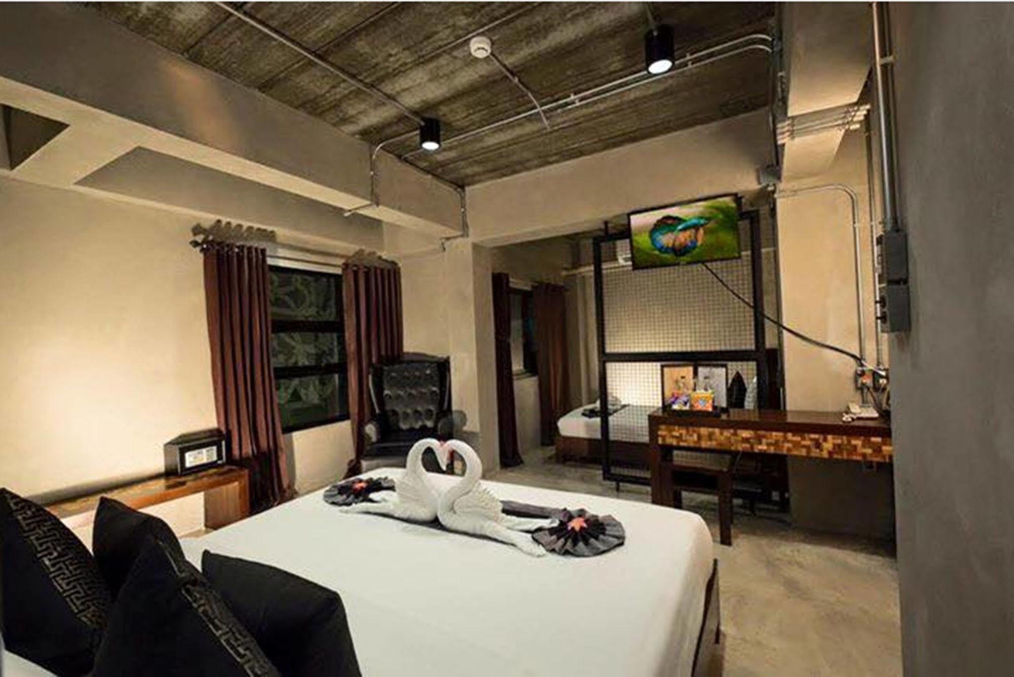 Отель Thapae Loft Чиангмай Экстерьер фото