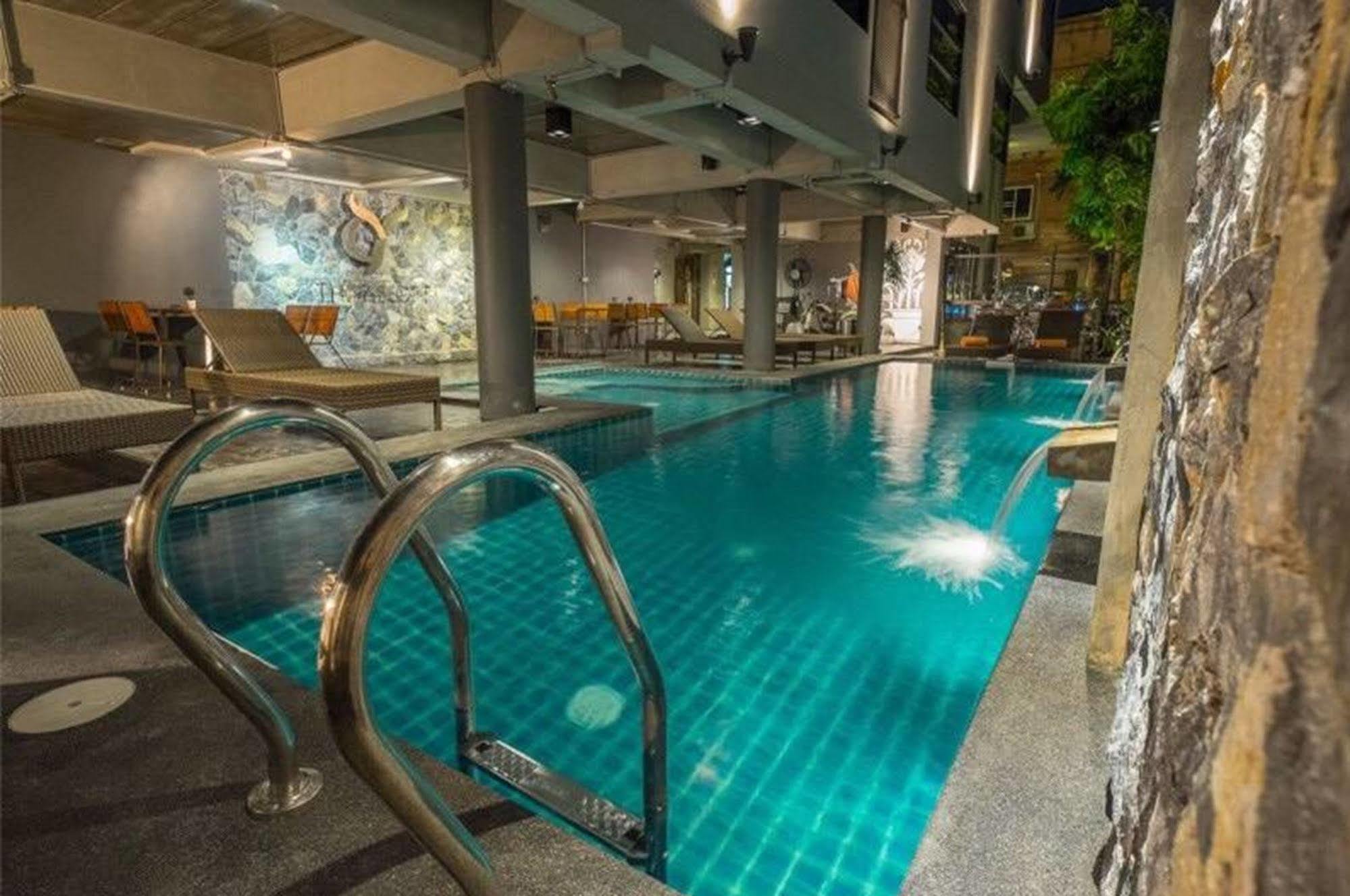 Отель Thapae Loft Чиангмай Экстерьер фото